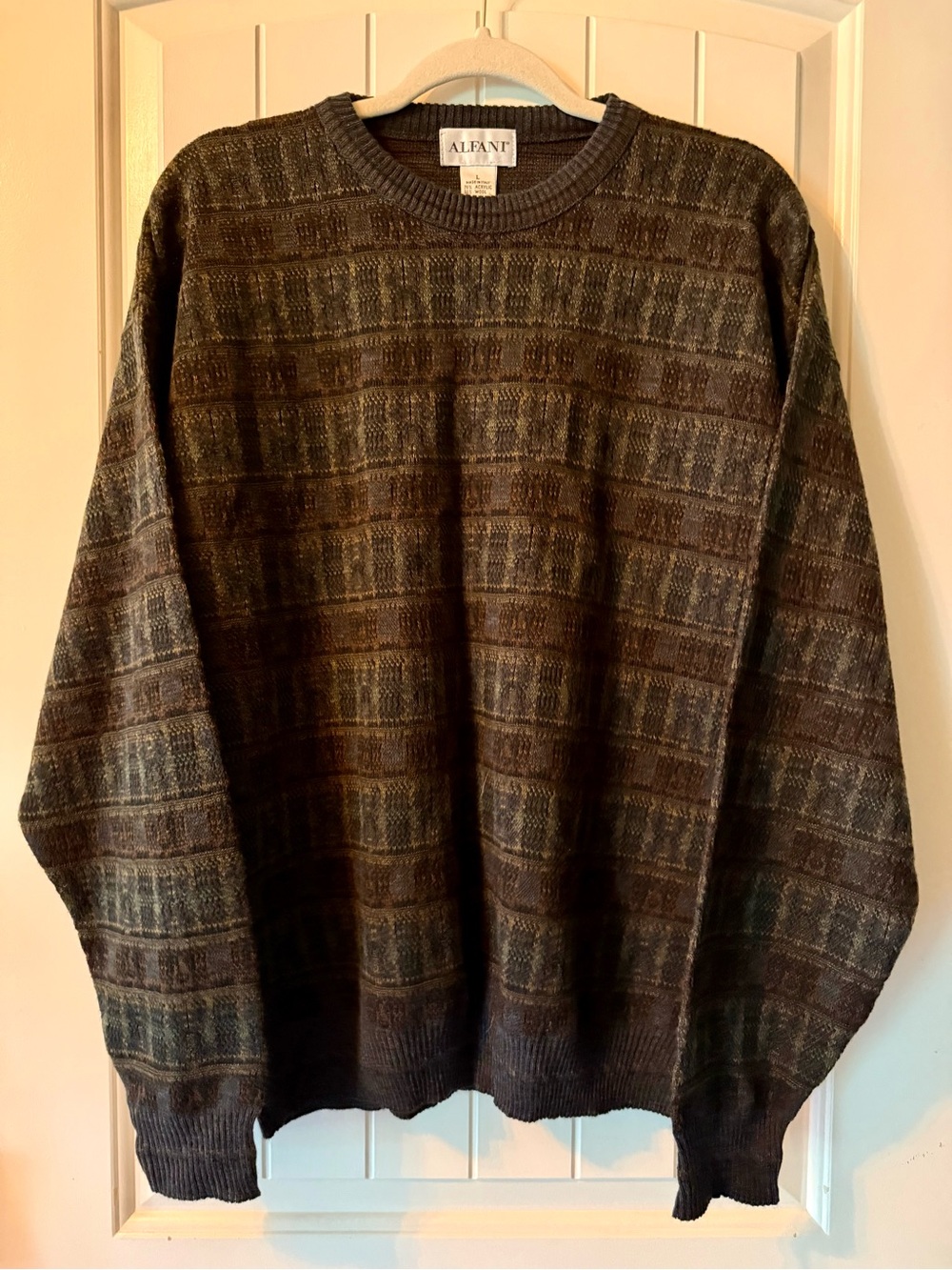 Vintage Alfani Men's Brown Patterned Crewneck Sweater